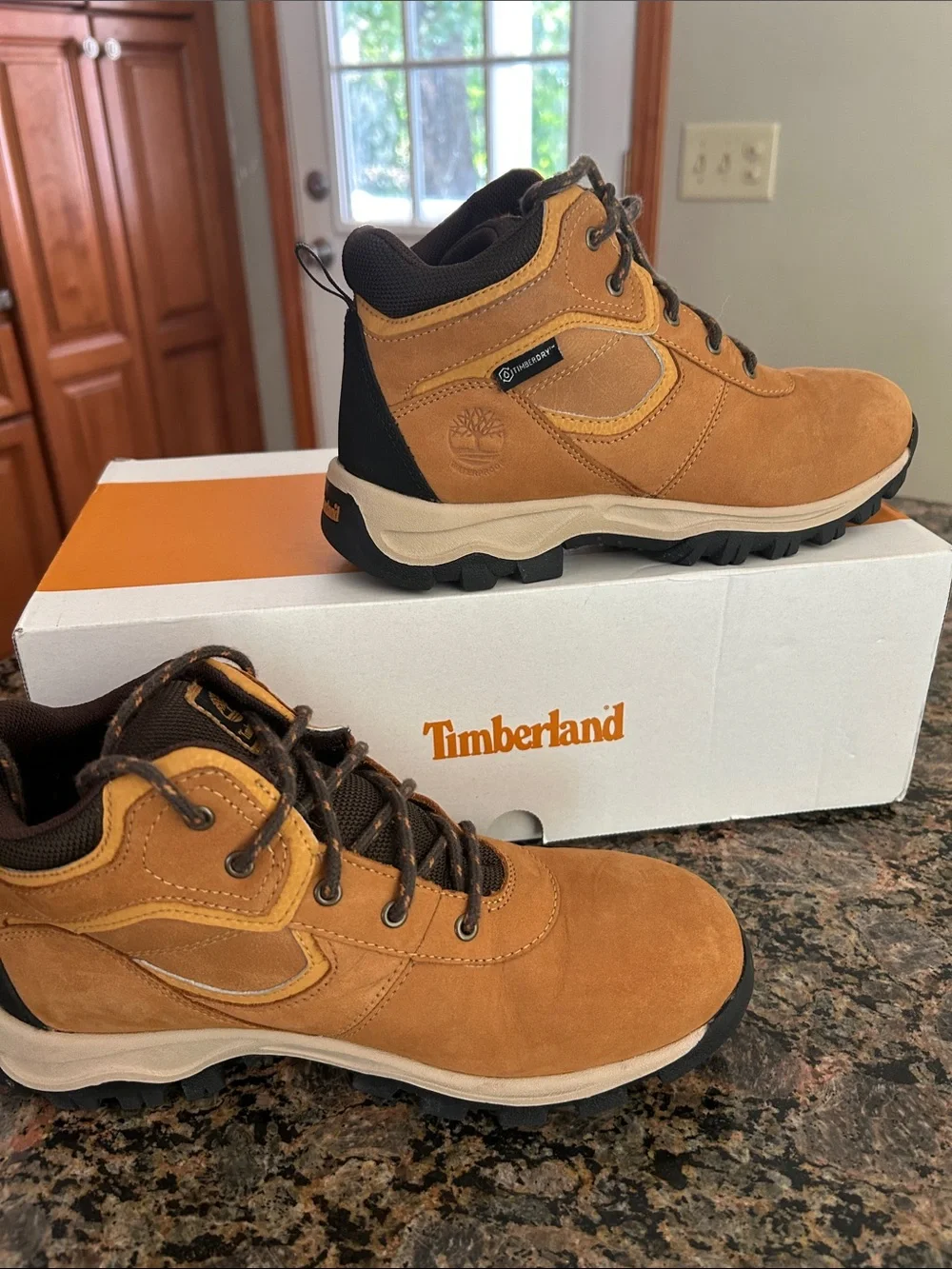 Timberland boys Wheat/Tan Nubuck Lace-Up Boots sz 5
